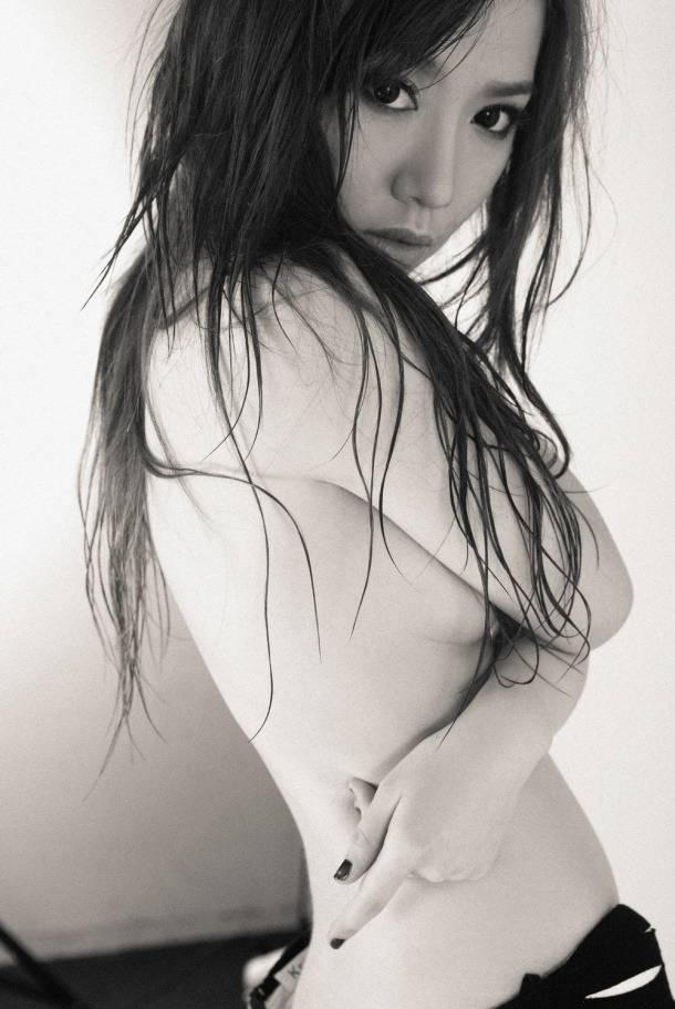 半裸美女大胆人体艺术照欣赏