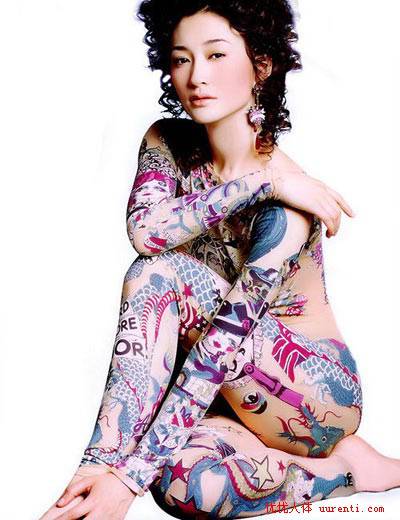 李小冉超性感逼真人体彩绘图片