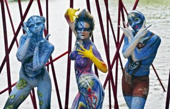 国外人体彩绘艺术节现场精彩图片