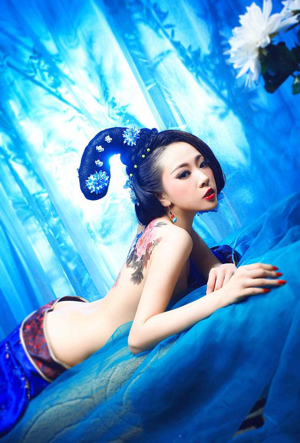 蓝色妖姬美女古典人体艺术欣赏