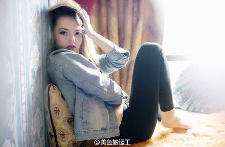 性感长腿欧美美女西西人体艺术图