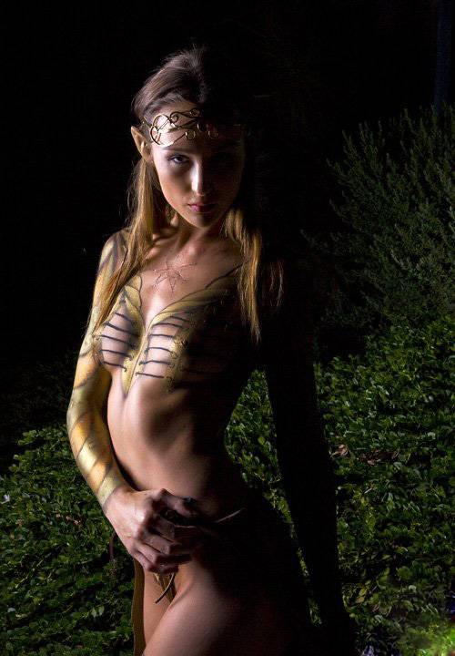 冷艳美女丛林人体彩绘写真