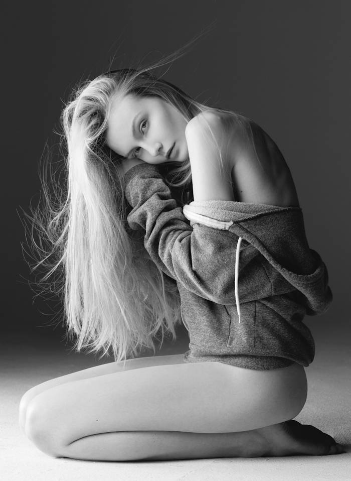 欧美人体艺术摄影黑白图片