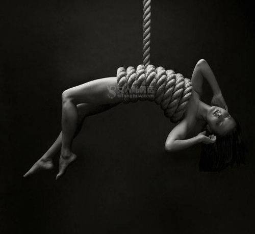 唯美梦境般的绳子人体艺术写真图片