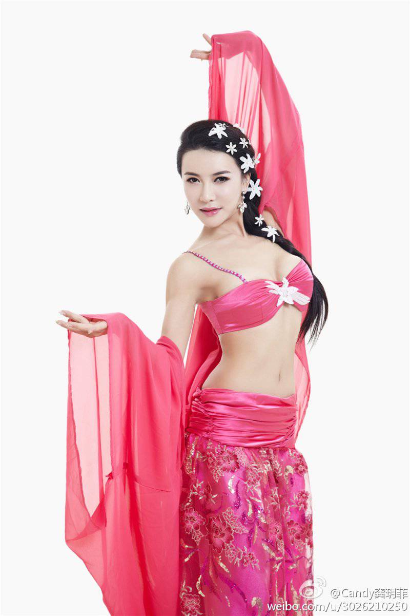 女演员龚玥菲人体艺术照图片