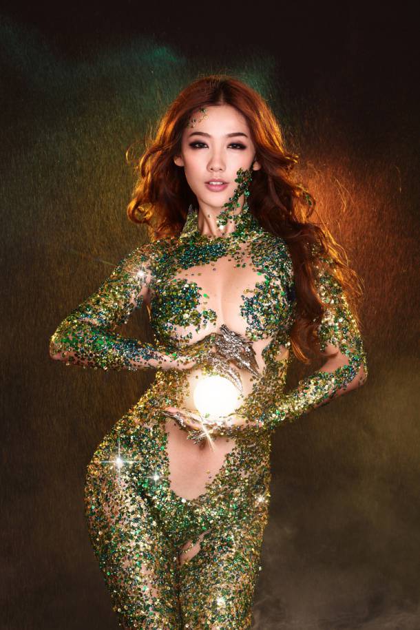 张静尤闪亮人体艺术高清写真