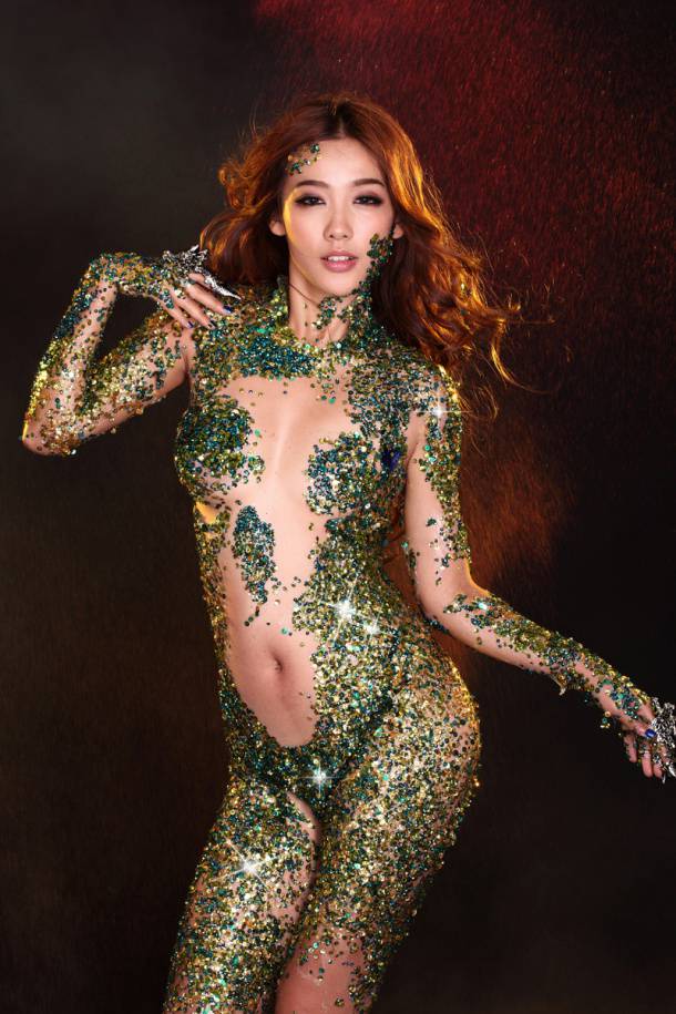 张静尤闪亮人体艺术高清写真