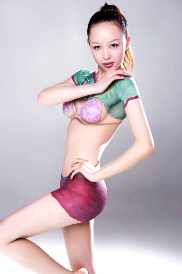 足球宝贝性感人体彩绘写真