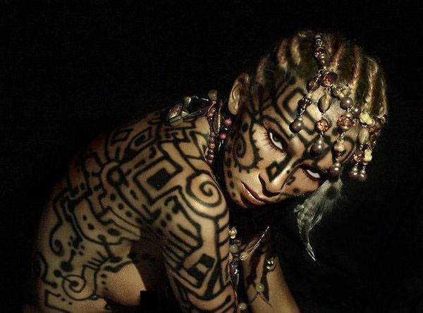 性感西方美女人体彩绘写真