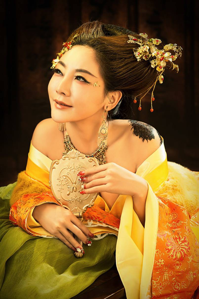 惊艳美女人体纹身艺术组图