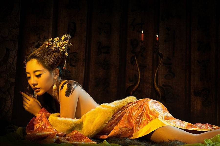 惊艳美女人体纹身艺术组图