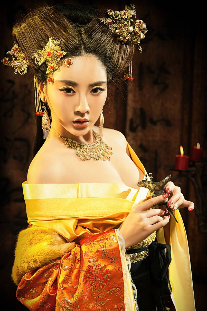 惊艳美女人体纹身艺术组图