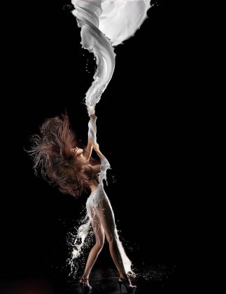 性感牛奶人体人体艺术写真