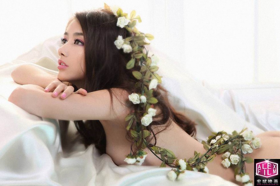 惊艳美女李沙沙大胆人体艺术图片