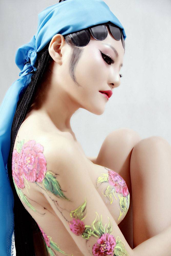 女主播张心儿京剧人体彩绘艺术图片