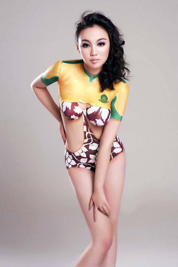 盘点性感足球宝贝人体彩绘摄影欣赏