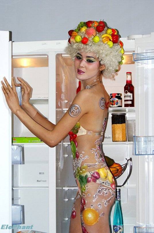 性感模特诱人的水果人体彩绘艺术欣赏