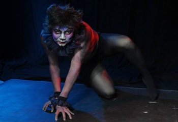 性感俄罗斯美女人体彩绘写真