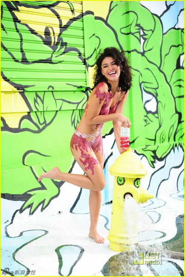 乌克兰美女裸身人体彩绘代言