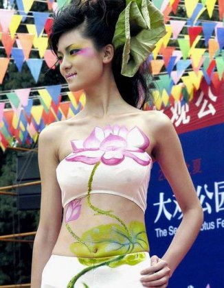 甜美印度模特人体彩绘照片