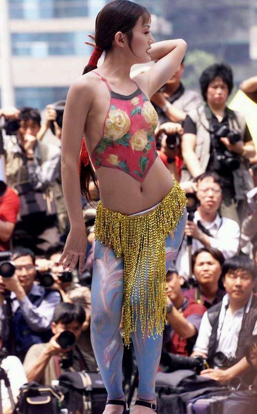 甜美印度模特人体彩绘照片