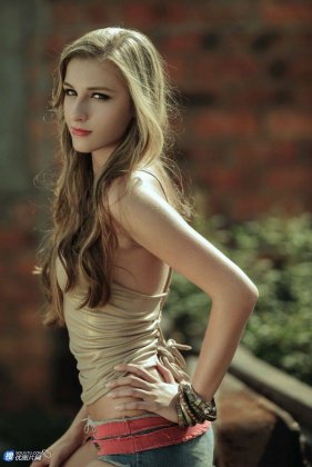 惊艳欧美长腿美女人体艺术摄影