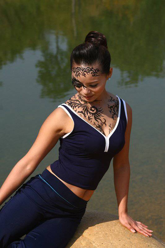 庞国华瑜伽人体彩绘高清组图