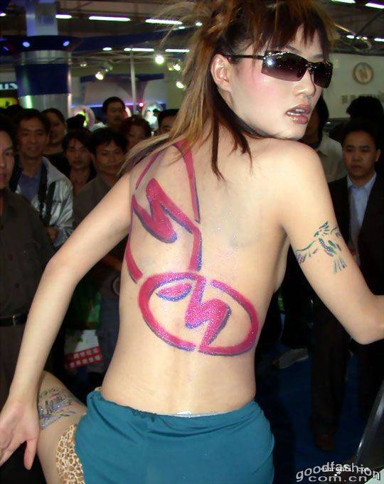 性感车模之人体彩绘图片