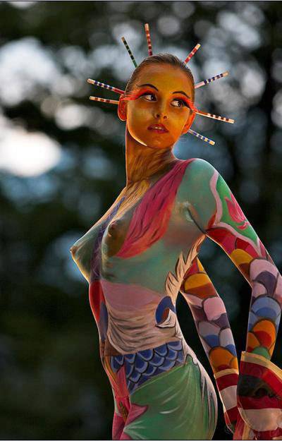 充满创意的性感美女人体艺术高清写真照