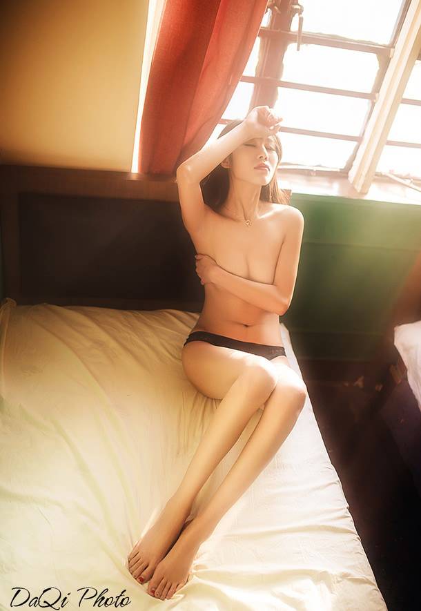 美女情绪主题人体艺术摄影图片