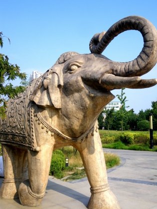 大象雕塑高清图片下载