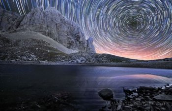 旋转的星空摄影图片