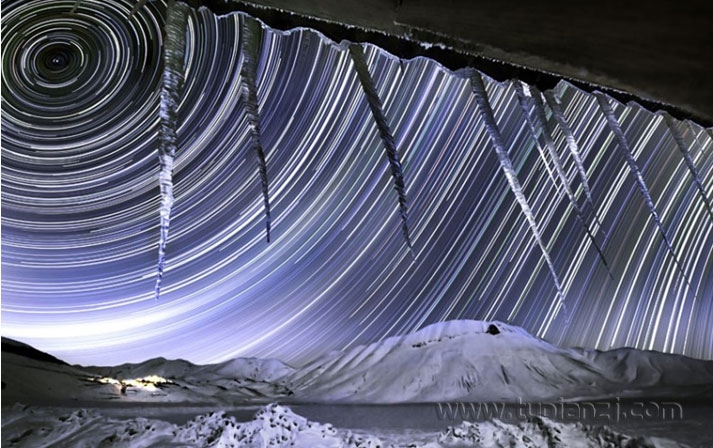 旋转的星空摄影图片