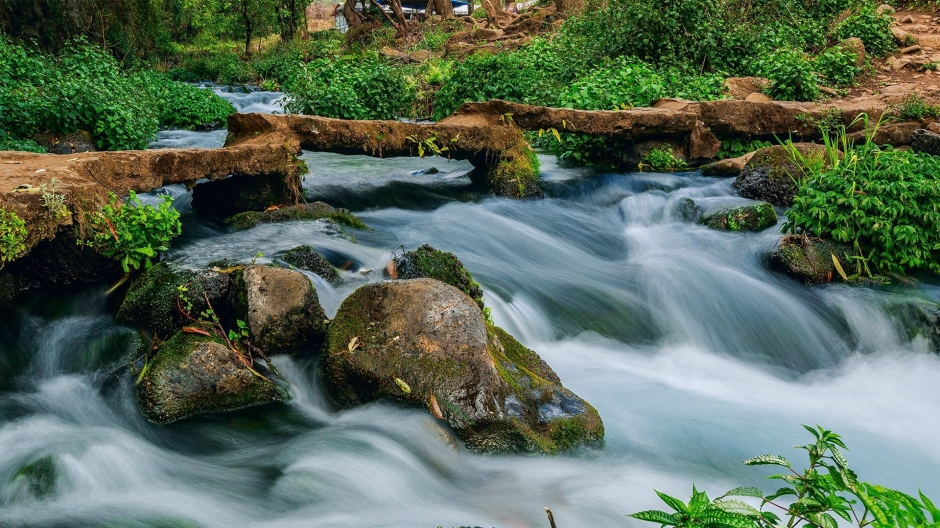 清澈唯美的自然河流风景桌面壁纸