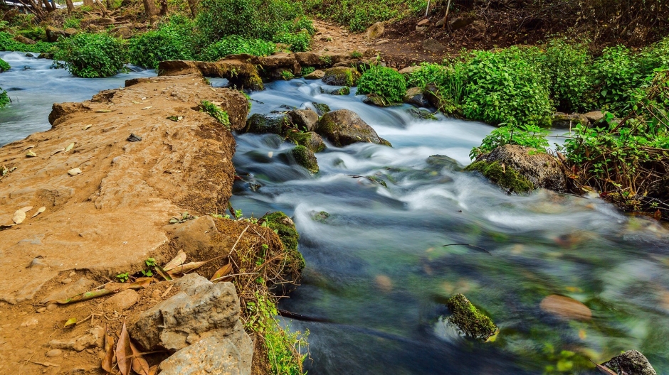 清澈唯美的自然河流风景桌面壁纸