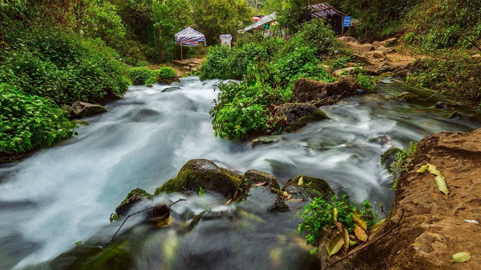 清澈唯美的自然河流风景桌面壁纸