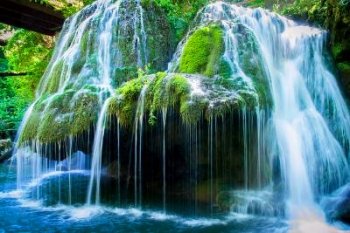 世界上最迷人瀑布图片全集