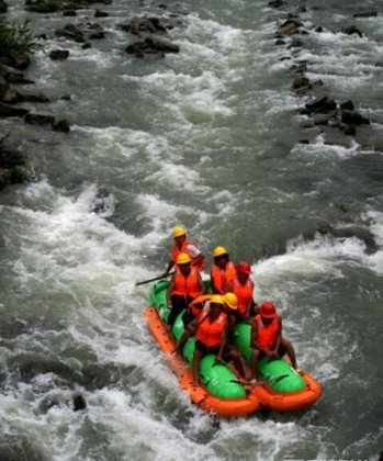 湖南凤凰古城万溶江漂流图片  门票是多少？
