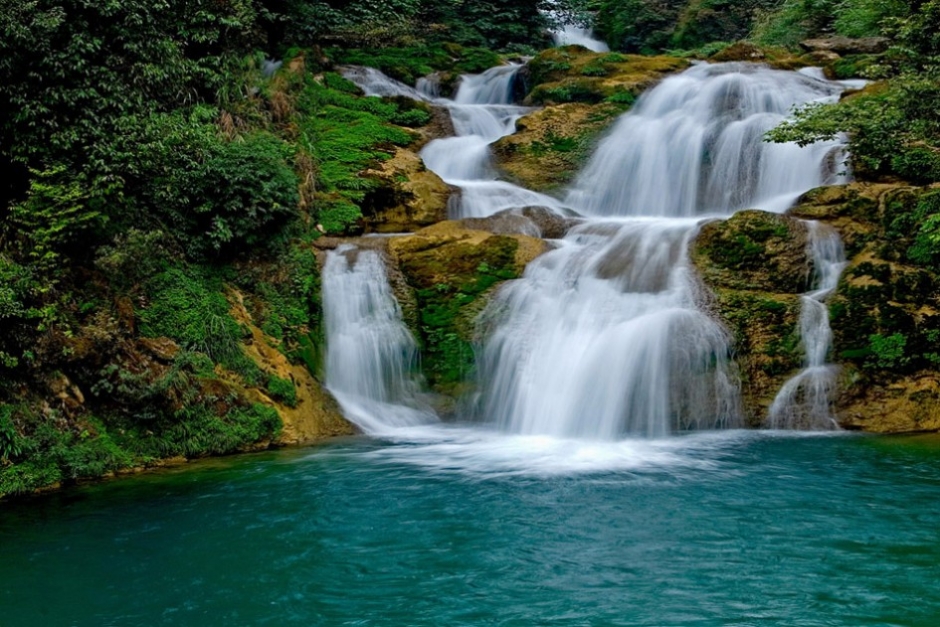 大自然清清的溪水图片