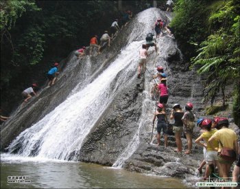 广西桂林旅游景点古东瀑布图片