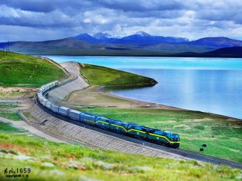 草原靓丽风景铁路唯美图片