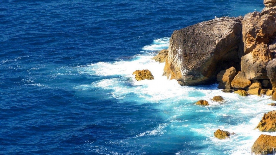 大海礁石图片桌面壁纸