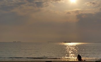 黄昏沙滩海边唯美风景桌面壁纸图片下载