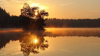 自然风光湖中倒影高清桌面壁纸