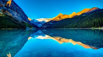 路易斯湖自然风光电脑桌面壁纸