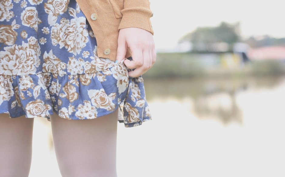 清新夏季唯美女生超短裙宽屏win8壁纸美女网友的清凉裙