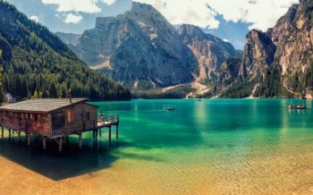 清澈大海高山景色壁纸桌面下载