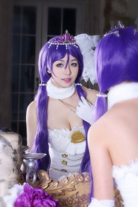 丰满的东条希cosplay美女图片