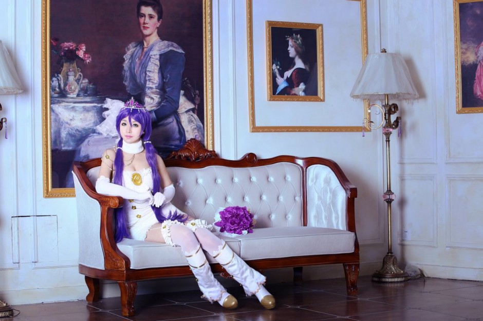 丰满的东条希cosplay美女图片