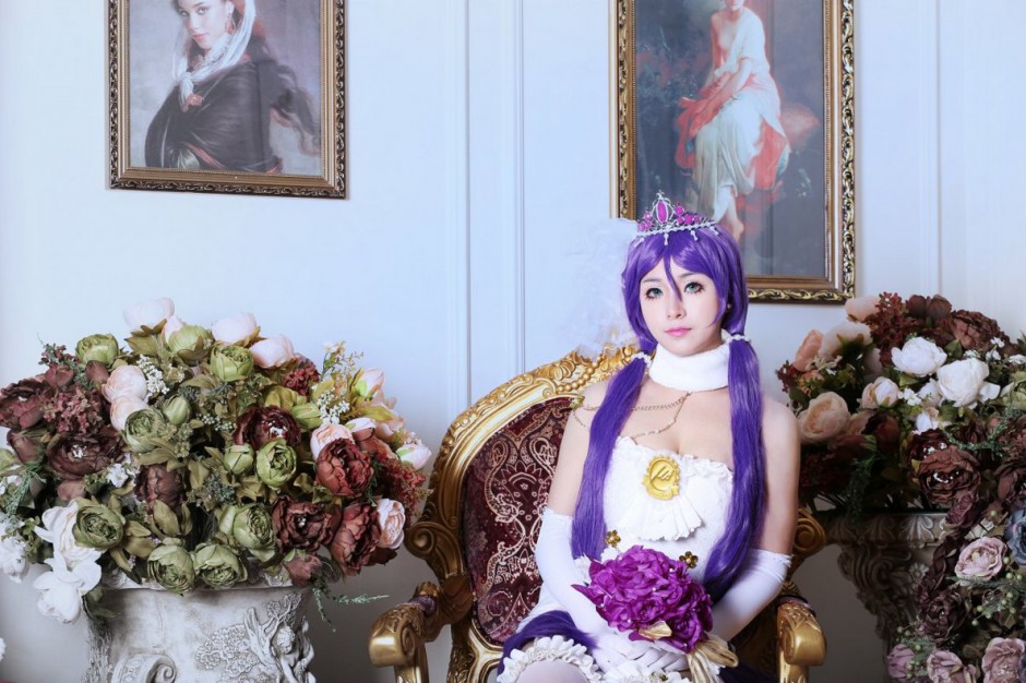 丰满的东条希cosplay美女图片